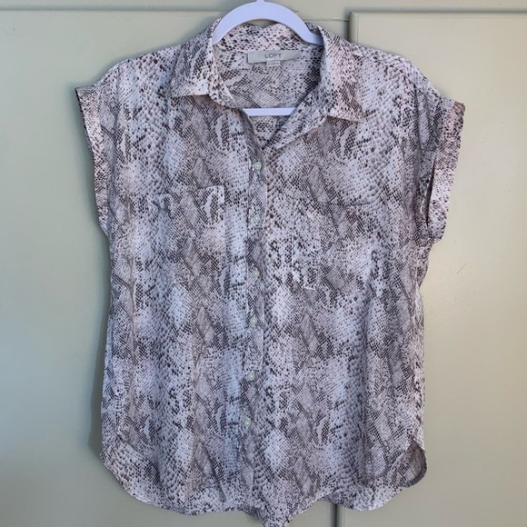 Loft Womens snake print short sleeve button up top Size small sleeveless blouse - Picture 1 of 11